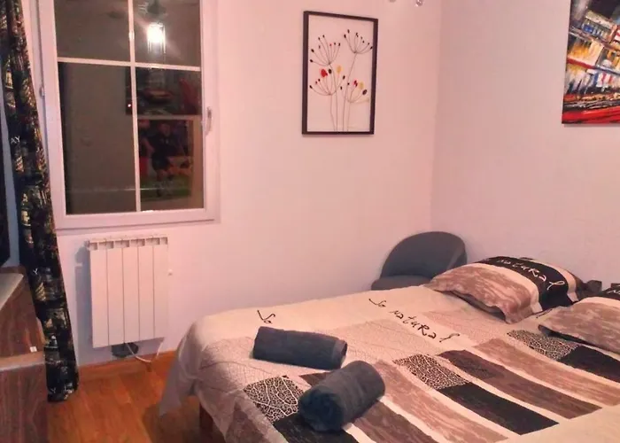 Quarto em Acomodações Particulares Avec Petit Dejeuner *